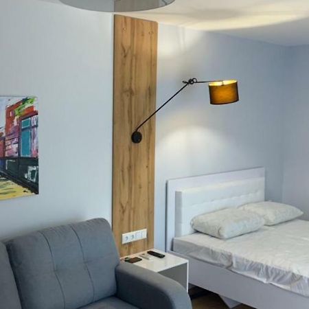 Пр Поля 110 Апартаменты Dnipro Exterior foto